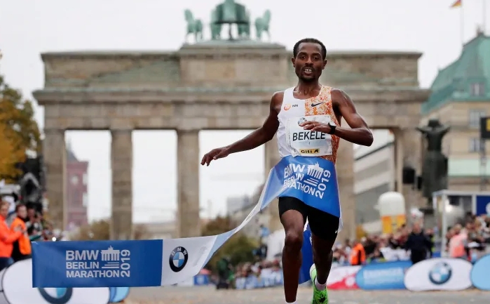 Етиопецът Кенениса Бекеле остана на 2 секунди от световния рекорд
