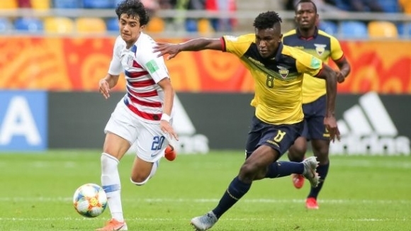 Младият полузащитник на ПСВ Айндховен Ричи Ледесма е получил разрешение