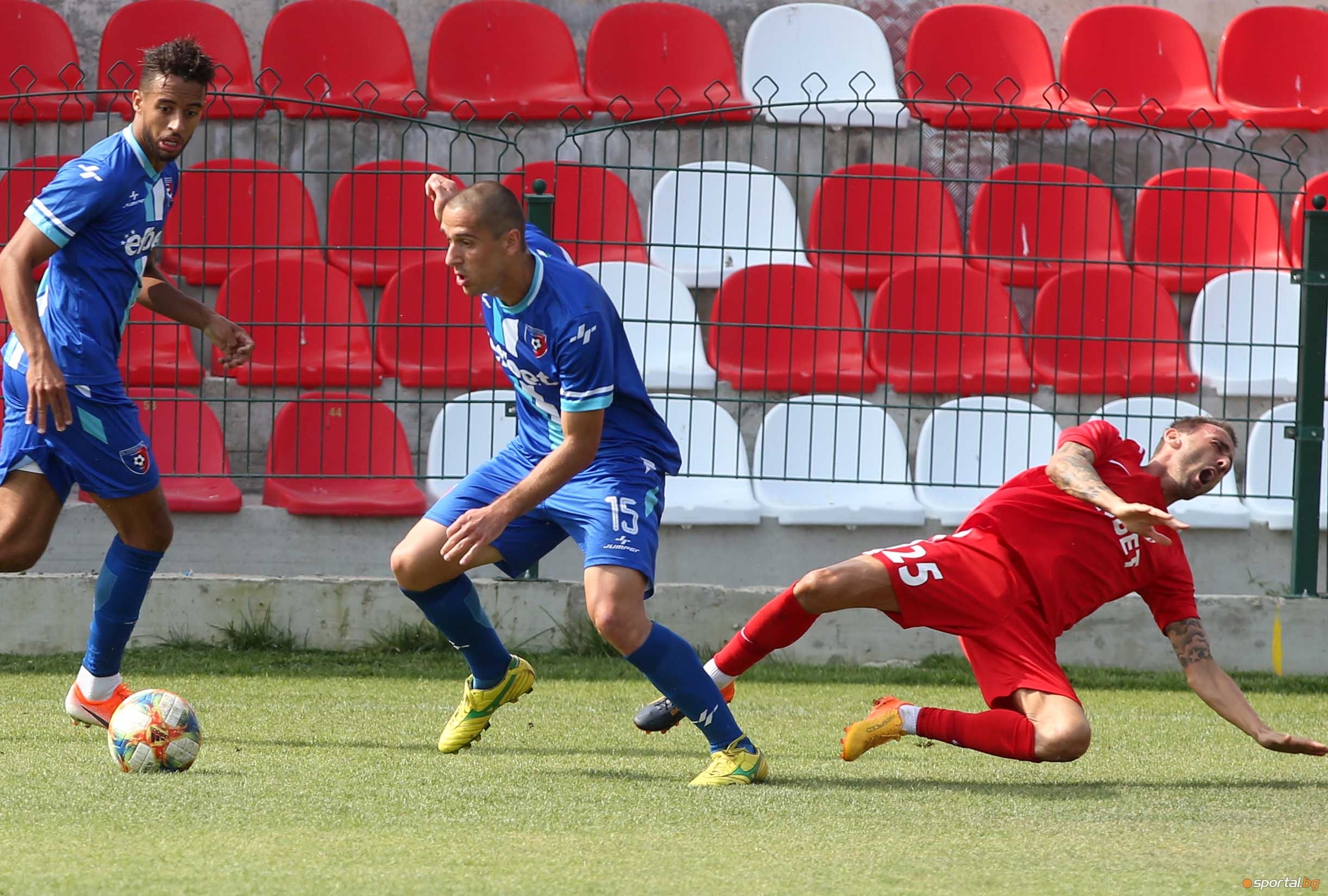 Струмска слава спечели с 1 0 гостуването си на Спартак Плевен