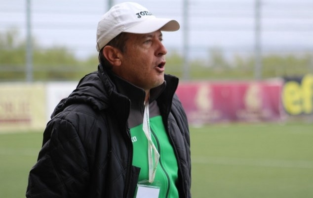 Старши треньорът на Нефтохимик Диян Петков обясни че са избрали