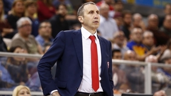 Дейвид Блат бе освободен от треньорския пост в Олимпиакос Пирея