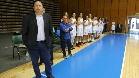 Първенецът на България по баскетбол при жените Монтана 2003 започна