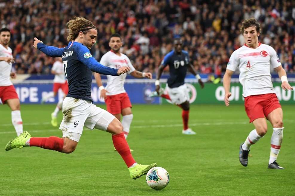 Франция и Турция играят при резултат 0:0 на Стад дьо