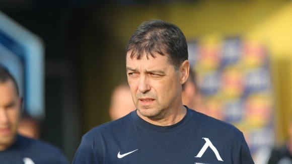 Група от 19 футболисти определи старши треньорът на Левски Петър