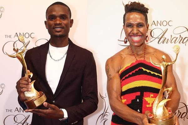 Спринтьорите Сидни Сиаме от Замбия и Тоеа Висил Папуа Нова