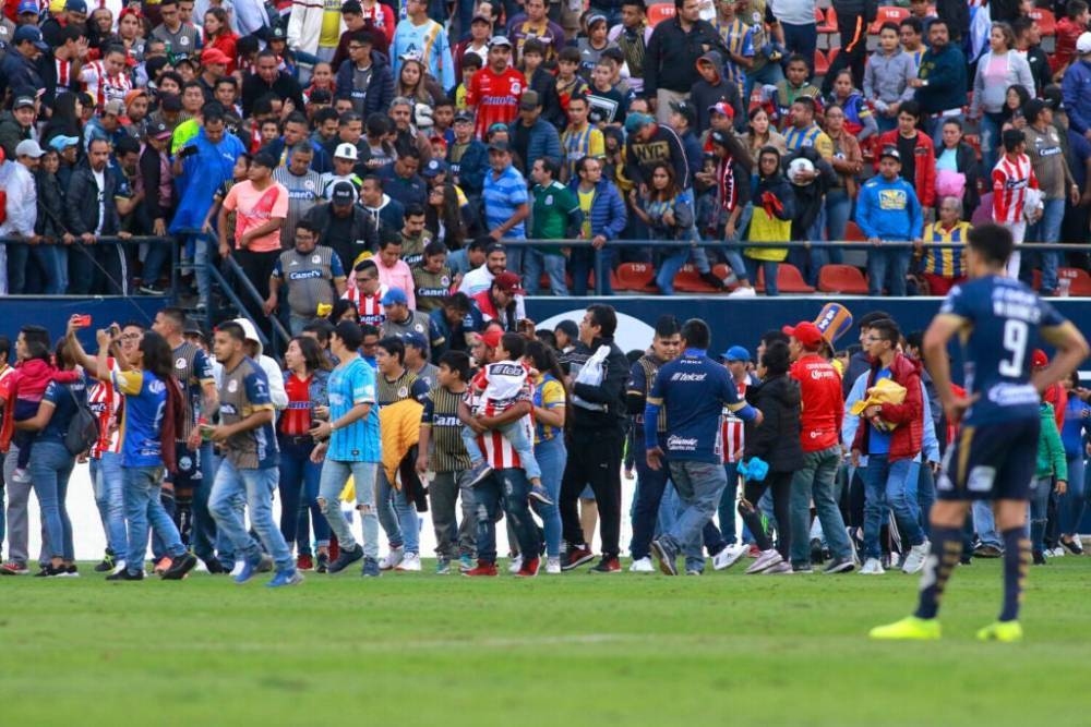 Седмицата изпълнена с проблеми по стадионите и насилие в Мексико