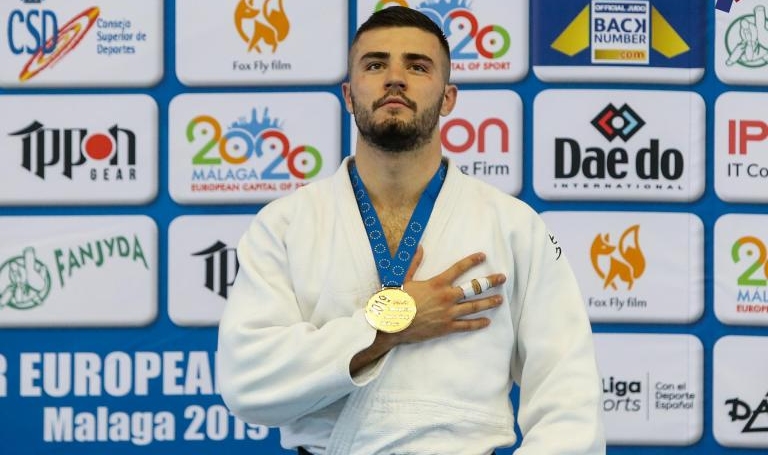 Борис Георгиев завоюва златен медал в категория до 100 кг.