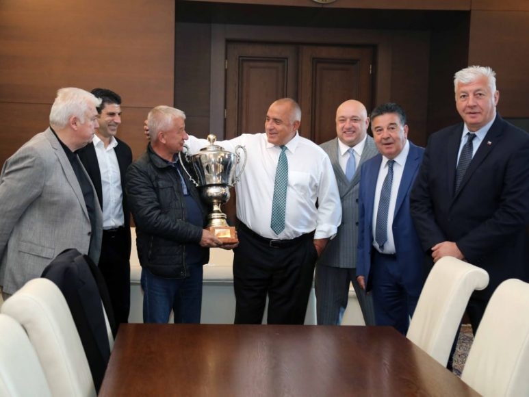 Шампионската купа на Локомотив (Пд) ще се завърне у дома.