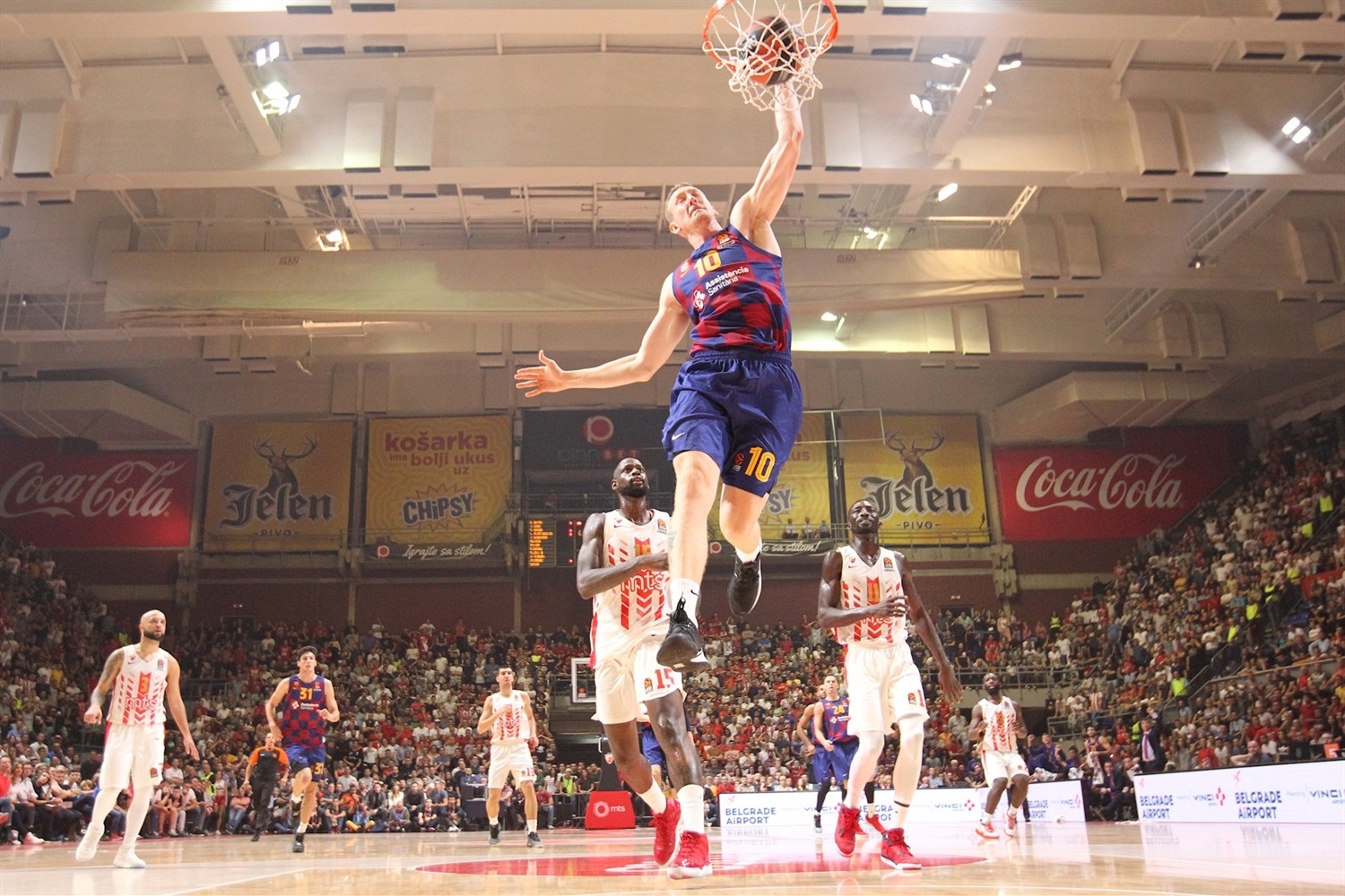 Барселона продължи перфектната си серия в мъжката баскетболна Евролига след