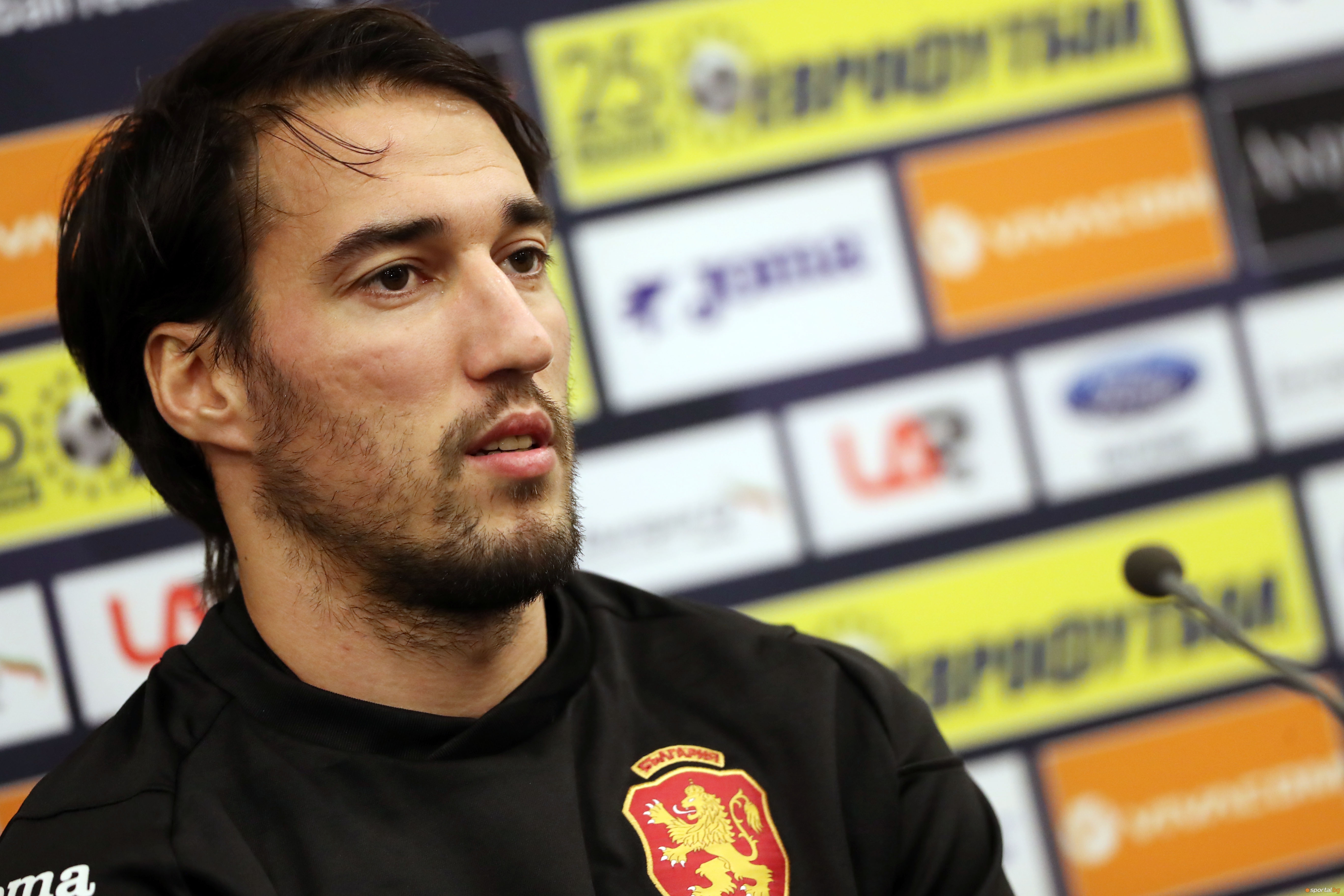 Капитанът на националния отбор Ивелин Попов празнува рожден ден днес