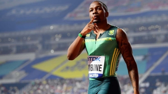 Южноафриканският спринтьор Акани Симбине обмисля да бяга 100 и 200