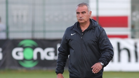 Ботев Враца отложи извънредната среща между ръководството и треньора Сашо