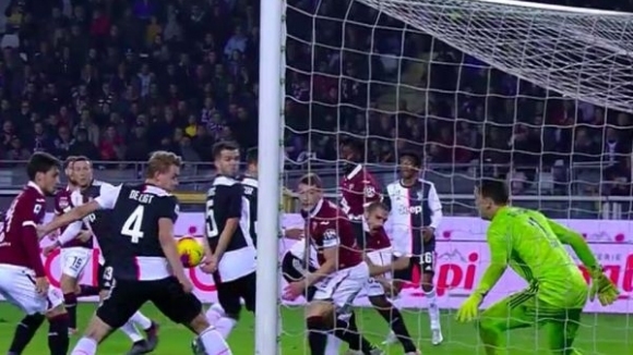 Защитникът на Ювентус Матайс де Лихт беше главното действащо лице