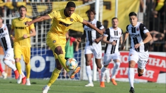 Ботев Пловдив започна преговори за прекратяването на договорите на двама