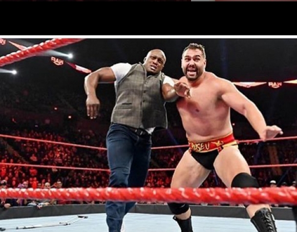 Родният кечист бе нападнат в гръб от Ренди Ортън при