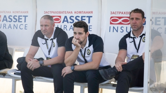 Помощник треньорът на Славия Мартин Кушев води тима в днешния домакински