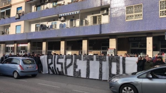 Феновете на Наполи организираха протест пред клубната база според сайта