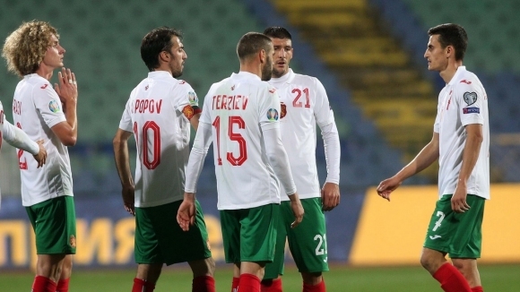 Днес в 19 00 часа българският национален отбор по футбол се