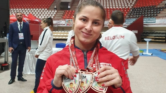 Два бронзови медала в двубоите завоюваха българските щанги на започналия
