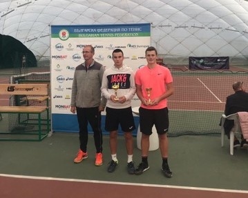 Състезателят на тенис клуб Авеню Бургас Драгомир Драганов е вицешампион