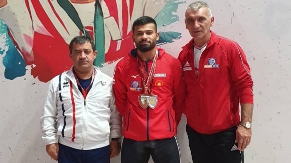 Нов златен медал в двубоя спечелиха българските щанги на продължаващия