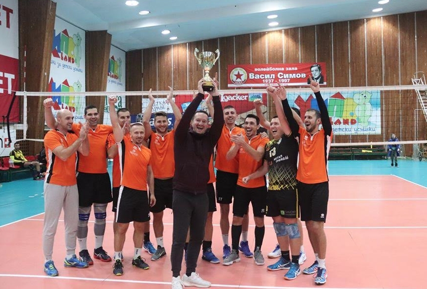 Легендите спечелиха Суперкупата на Volley Mania след 3:0 (25:20, 25:17,