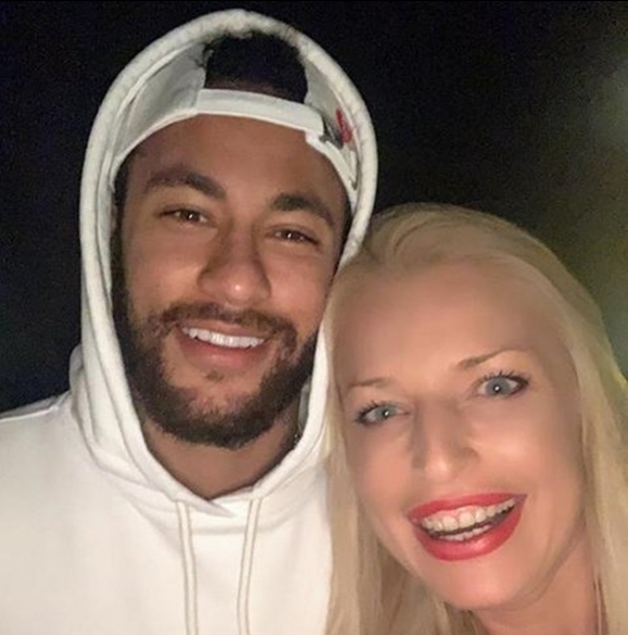 Българка омая звездата на световния футбол Неймар Красивата варненка Христина