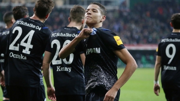 Шалке 04 победи Вердер Бремен с 2 1 и поне за