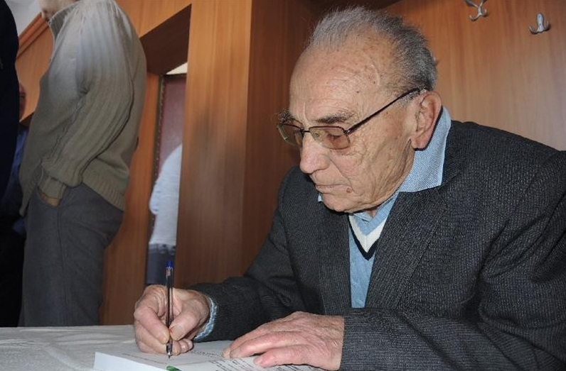 След тежко боледуване на 86-годишна възраст почина големият алпинист Аврам