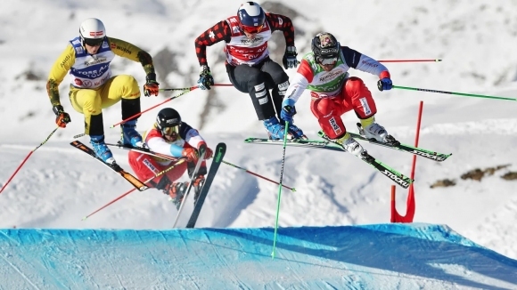 Температурите паднаха и най елитните скиори в света отново са на