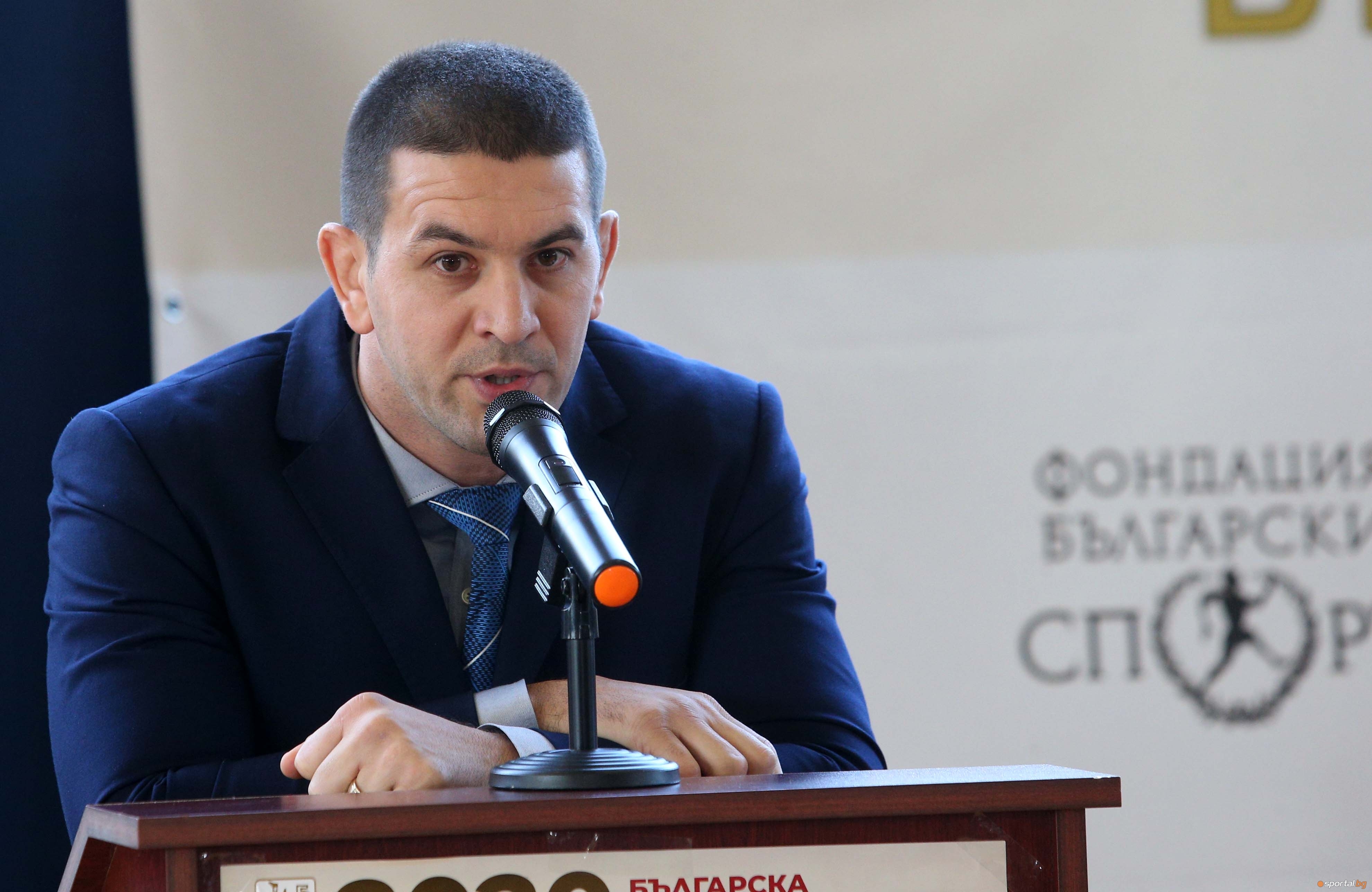 Председателят на Българската федерация по борба Христо Маринов говори пред