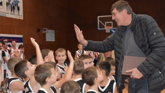 Президентът на БФБаскетбол Георги Глушков лично почете 10 ия рожден ден