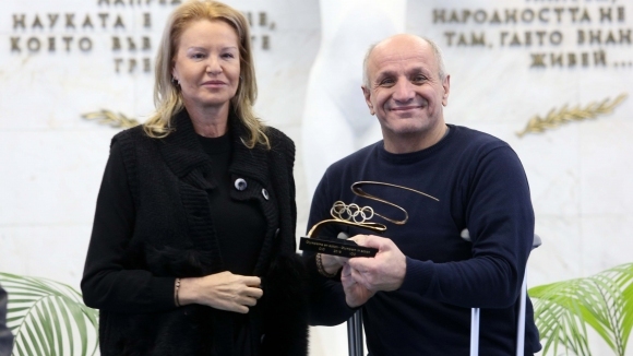 Председателят на БОК Стефка Костадинова връчи приза на Международния олимпийски