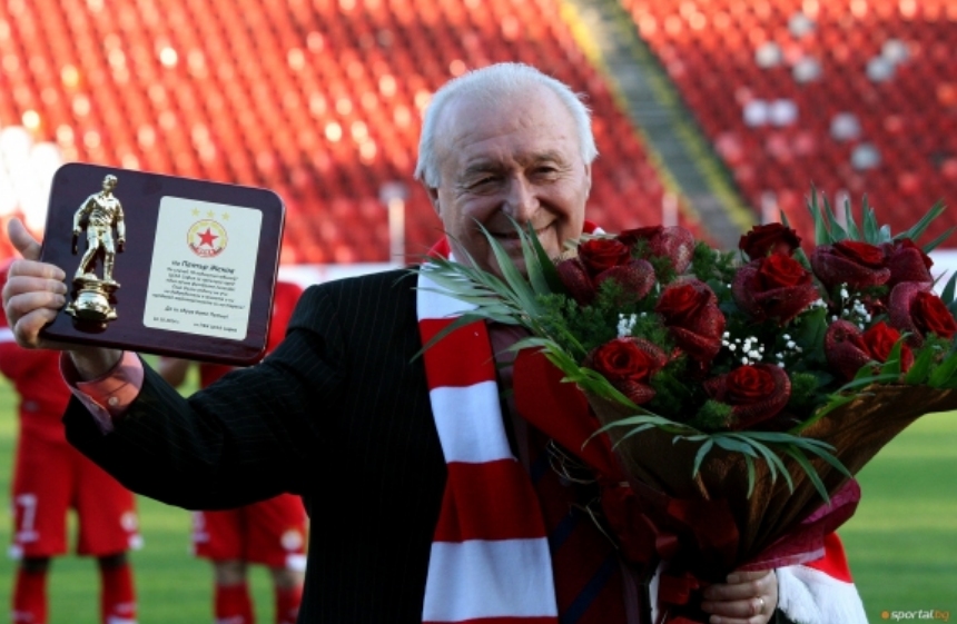 Легендарният голмайстор Петър Жеков се обяви за български треньор начело