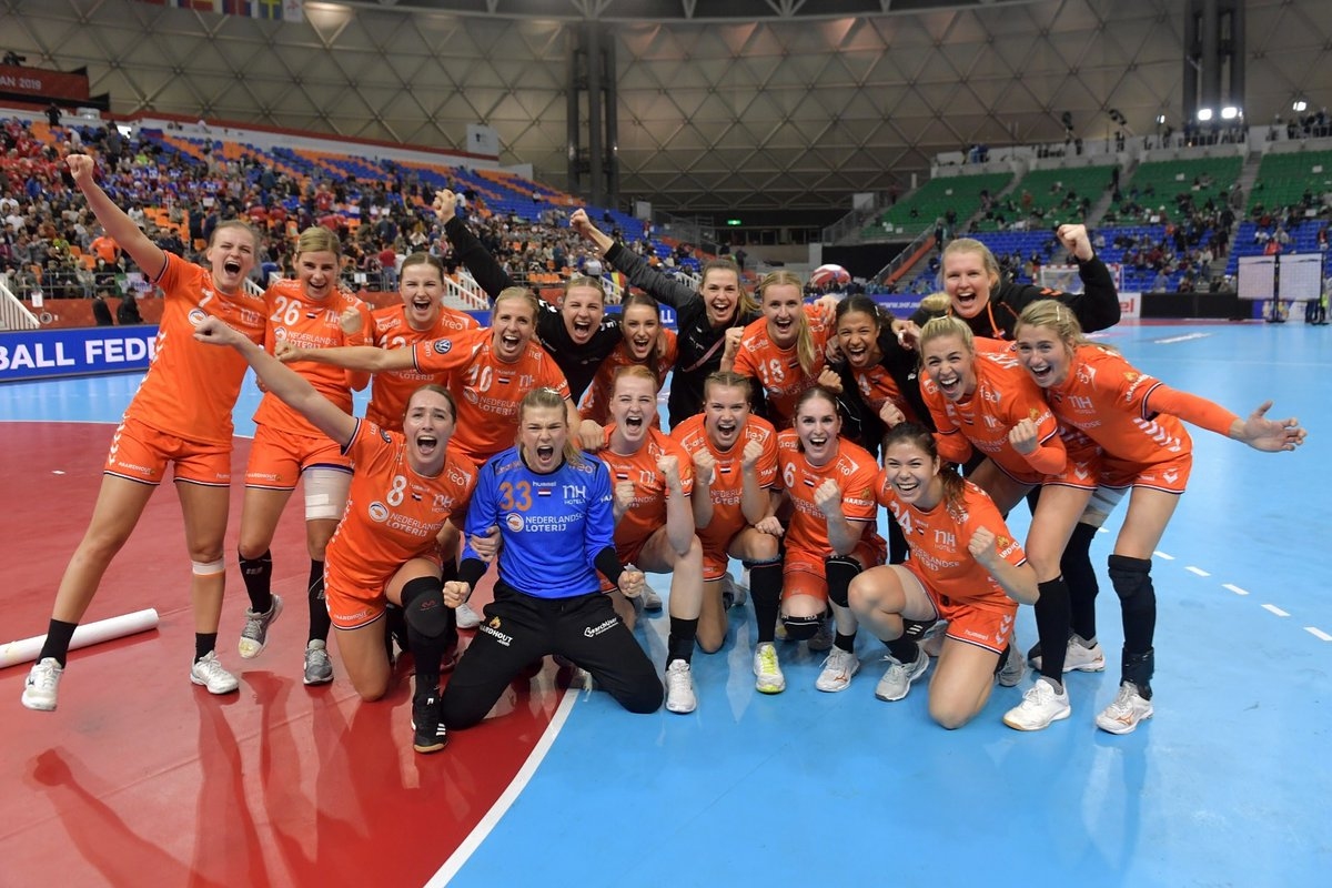 Холандия надделя над олимпийския шампион Русия с 33 32 16