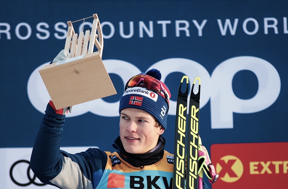 Норвежецът Йоханес Клаебо и шведката Лин Сван спечелиха спринтовете при