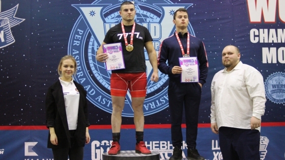 Иван Орлинов трумфира със златото в категория до 75 кг
