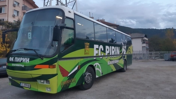 Пирин Благоевград си закупи автобуса който ползваше през последните няколко