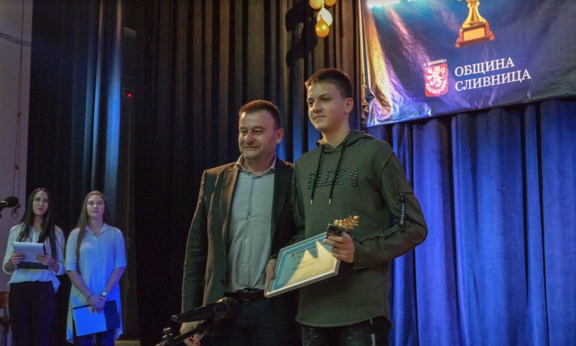 Шестнадесет годишният волейболист Ерик Стоев спечели приза Спортист на годината