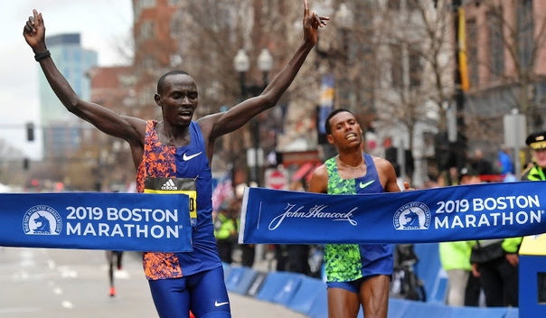 Действащият шампион на маратона на Бостън Лорънс Чероно ще се