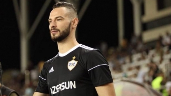 Българският полузащитник Симеон Славчев напусна отбора си Карабах Това обяви