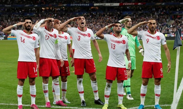 УЕФА глоби Турската футболна федерация и порица повече от 20