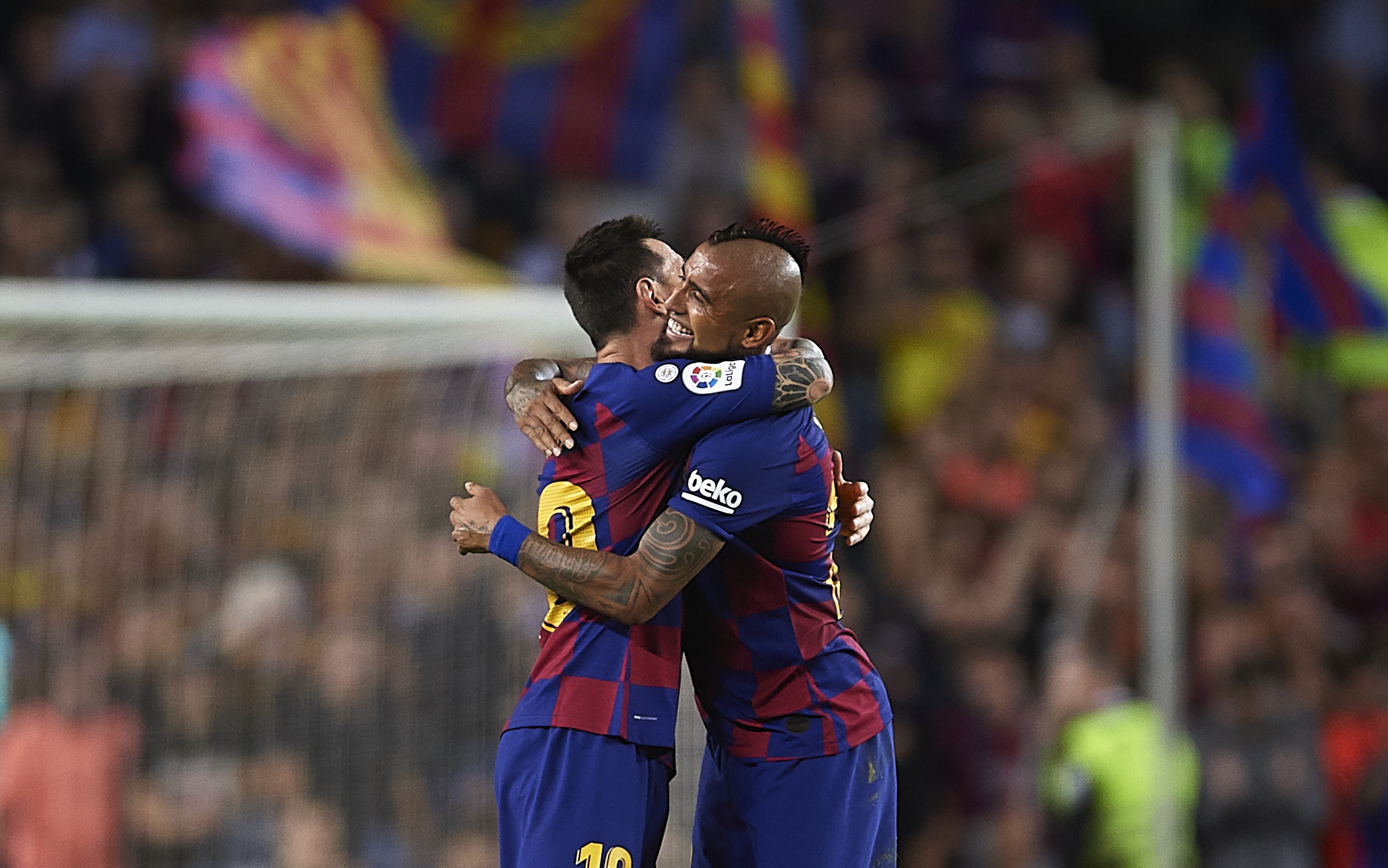 Нападателят на Барселона Лионел Меси се надява Артуро Видал да