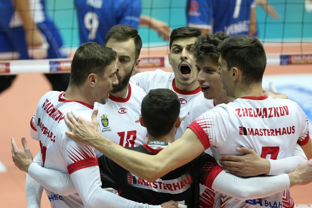 Волейболният шампион Нефтохимик 2010 Бургас ще зимува начело във временното