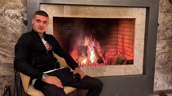 Футболната звезда Кирил Десподов е за кратко в България и