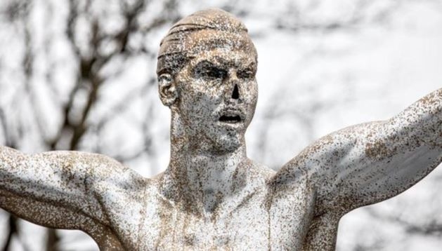 Статуята на Златан Ибрахимович в неговия роден град Малмьо отново