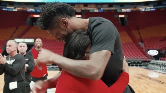 Професионалните спортисти получават наистина много пари за да правят това