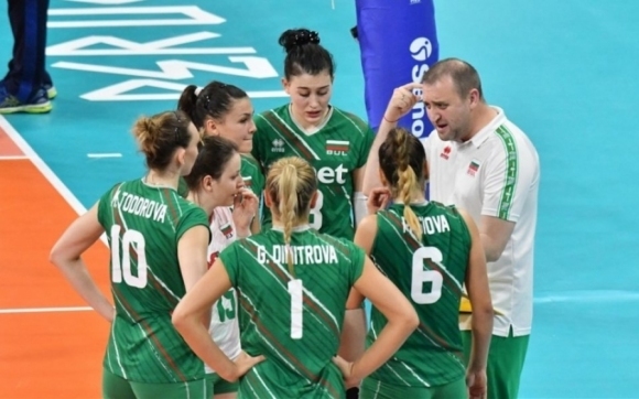 Женският национален отбор на България който е воден от селекционера