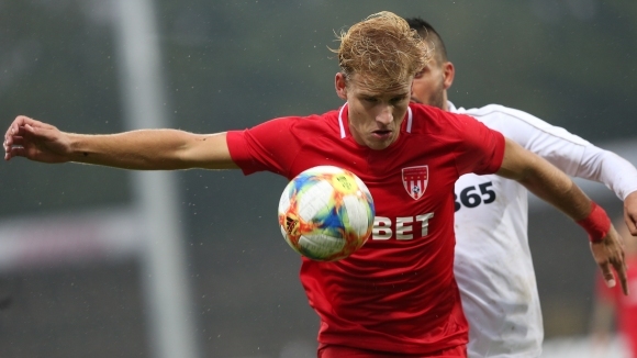 Халфът на Царско село Уесли Ната е на крачка от