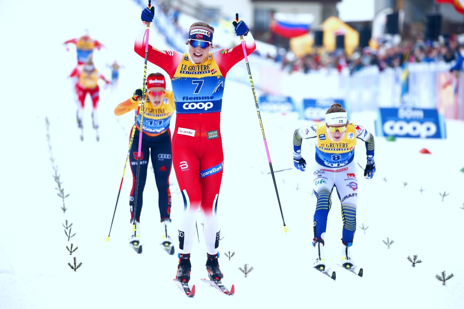 Норвежката Астрид Якобсен спечели масовия старт на 10 километра класически